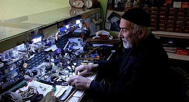 58 yıldır zamanın durmaması için çalışıyor