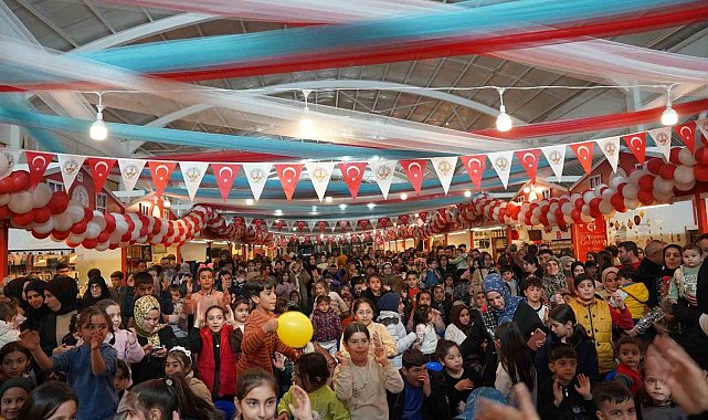 8 Mart Dünya Kadınlar Günü Ramazan Çarşısı'nda coşkuyla kutlandı