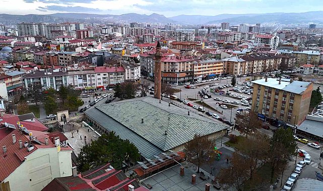 832 yıllık camide bayram namazı kılındı