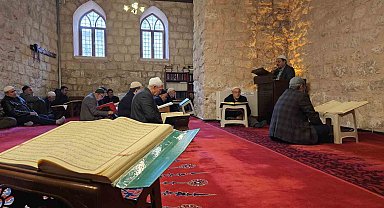 9 asırlık camide mukabele geleneği devam ediyor