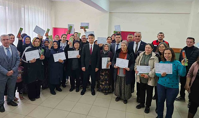 Acıpayamlı kadınlara meyve ağacı budama eğitimi verildi