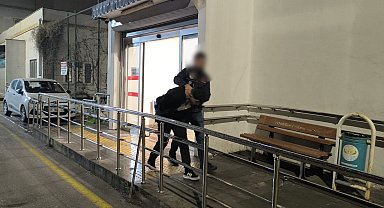 Adana'da 15 yıl hapisle aranan torbacı saklandığı evde yakalandı