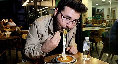 Adana'da iftar sonrası tatlıcılara rağbet arttı