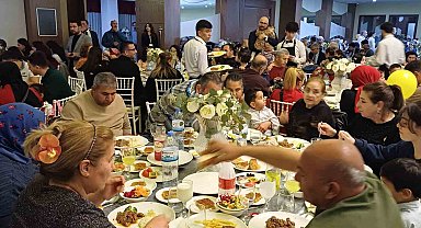 Adana'da koruyucu aileler ve çocukları iftar programında bir araya geldi