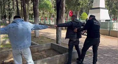 Adana'da mezarlıklar ve parklarda uyuşturucu içen 59 şüpheli yakalandı