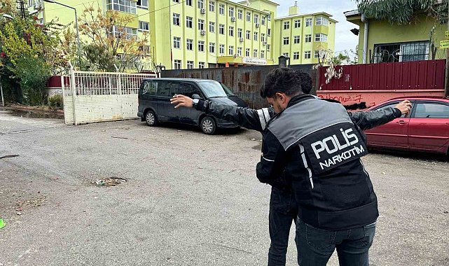 Adana'da okul çevrelerinde 'Narko Alan Uygulaması' gerçekleştirildi