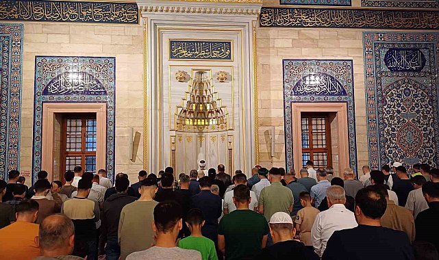 Adana'da Ramazan ayının son teravih namazı kılındı