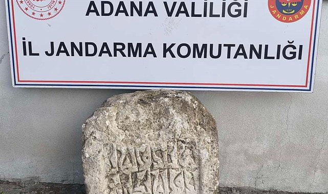 Adana'da tarihi eser operasyonu: Yazılı kesme taş ve objeler ele geçirildi