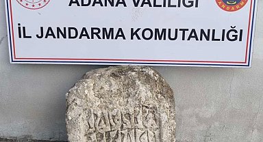 Adana'da tarihi eser operasyonu: Yazılı kesme taş ve objeler ele geçirildi