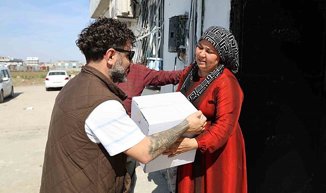 Adana'nın 'Ogün ağabeyi' ailelerin gönüllerine dokunuyor