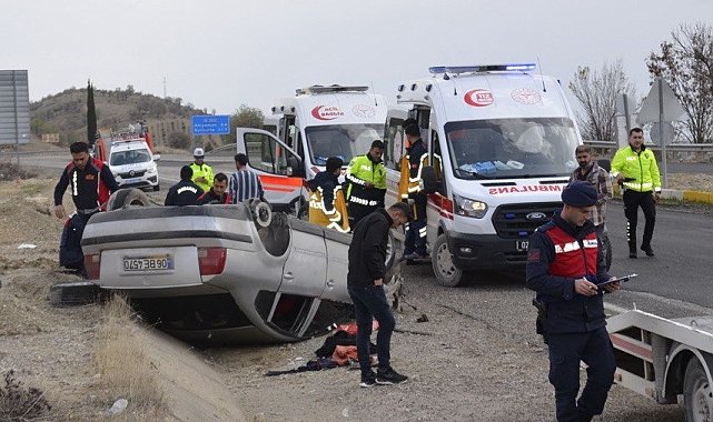 Adıyaman'da otomobil takla attı: 4 yaralı