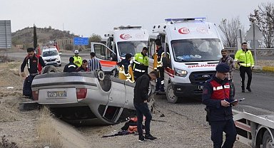 Adıyaman'da otomobil takla attı: 4 yaralı