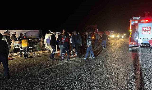 Adıyaman'da otomobil U dönüşü yapan tıra çarptı: 1 ölü, 1 yaralı