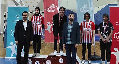 Adıyaman'da yıldız kızlar bilek güreşi yarışları yapıldı