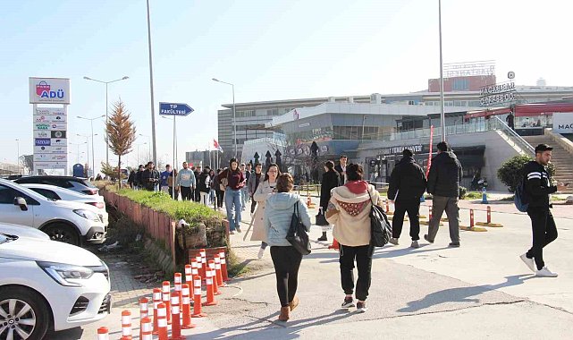 ADÜ'de ücretli geçiş kararındaki adaletsizliğe öğrencilerden tepki