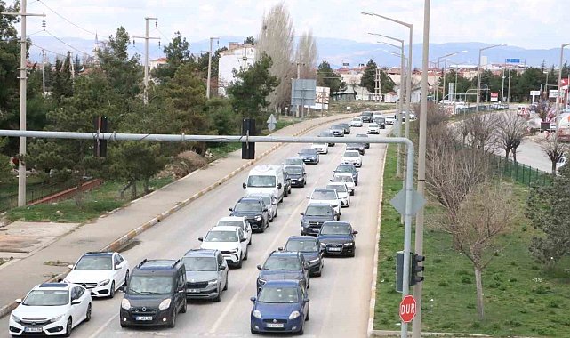 Afyonkarahisar - Antalya kara yolunda bayram yoğunluğu