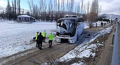 Afyonkarahisar'da kaza: 1 ölü, 25 yaralı