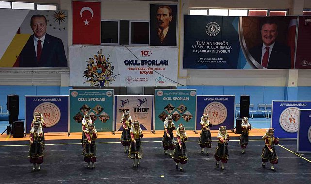 Afyonkarahisar'da kulüpler arası halk oyunları yarışması sona erdi