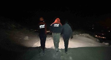 Ağrı Dağı'nda mahsur kalan vatandaşı AFAD ekipleri kurtardı
