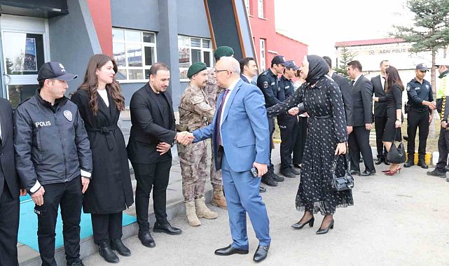 Ağrı Emniyet Müdürü İpar, emniyet mensuplarıyla bayramlaştı