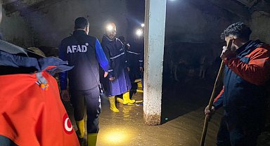 Ağrı'da kar erimesi sonucu evler ve ahırlar su altında kaldı