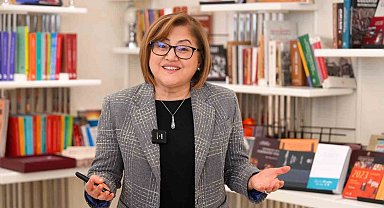 Aile yılına özel 41 yıllık sadakate Umre yolculuğu