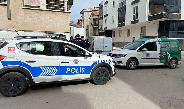 Aksaray sokaklarında devriye gezen polis kuş uçurmuyor