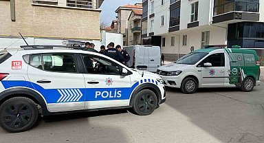 Aksaray sokaklarında devriye gezen polis kuş uçurmuyor