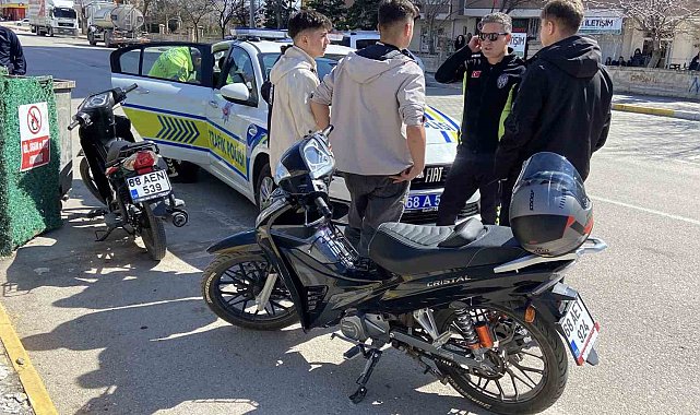 Aksaray'da polis motosikletlerin peşinde