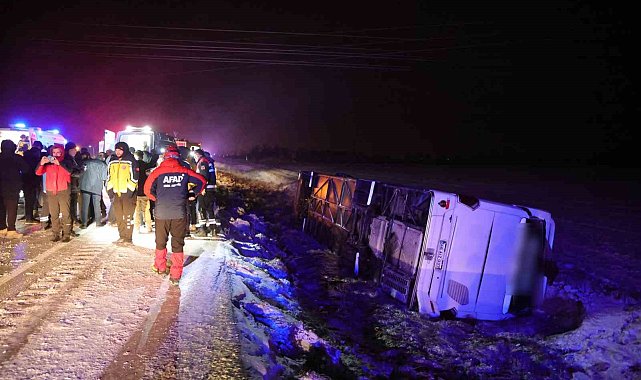 Aksaray'da yolcu otobüsü devrildi: 20 yaralı