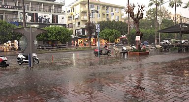 Alanya'da sabah saatlerinde yağış etkili oldu