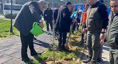 Alaşehir'de 400 fidan toprakla buluştu