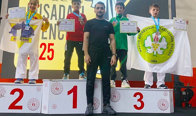 Aliağalı karateciler Kuşadası'ndan 5 madalya ile döndü