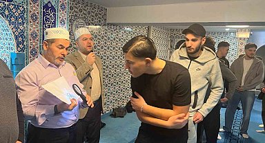 Almanya'daki Nippes Fatih Camii'nde Sakal-ı Şerif ziyarete açıldı