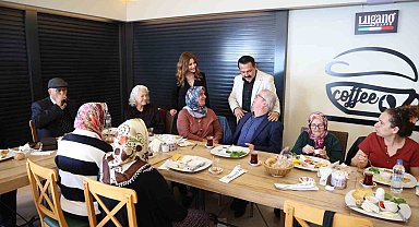 Alzheimer hastaları sosyalleşiyor