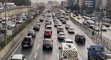 Anadolu Yakası'nda haftanın son iş gününde trafik yoğunluğu yaşandı