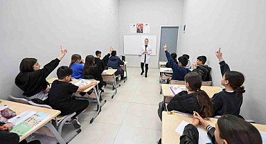 Anamur'da öğrencilere ücretsiz eğitim desteği