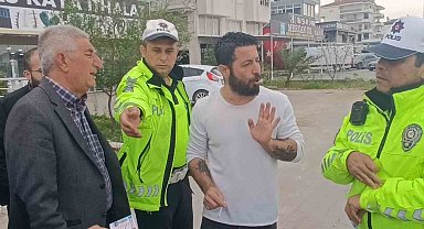 Antalya'da 3 araçlı zincirleme kazada yara almayan sürücüler arasındaki kavgayı vatandaşlar ayırdı