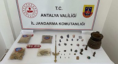 Antalya'da 75 parça arkeolojik eser satılmadan yakalandı