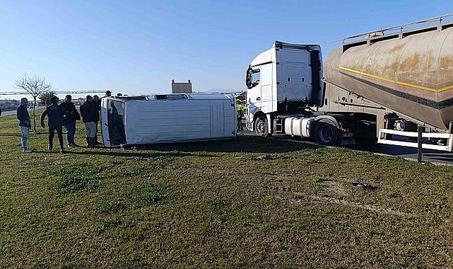 Antalya'da beton mikseri kamyonetle çarpıştı: 1 yaralı