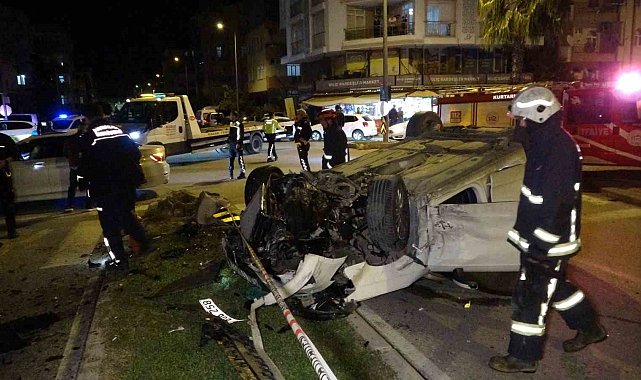 Antalya'da ehliyetsiz sürücü dehşet saçtı: 4 yaralı
