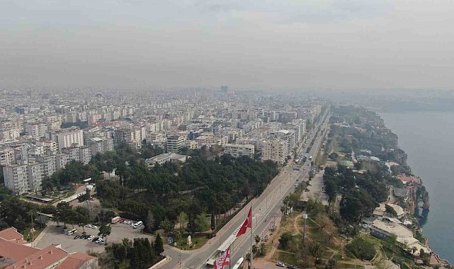 Antalya'da gökyüzü sarardı, toz bulutu dronla görüntülendi