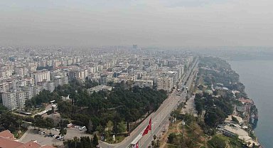 Antalya'da gökyüzü sarardı, toz bulutu dronla görüntülendi