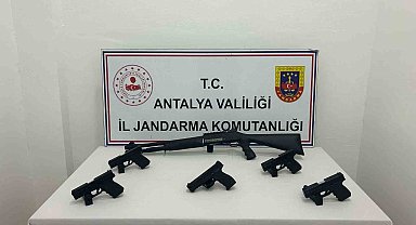 Antalya'da ruhsatsız silah operasyonun: 2 gözaltı