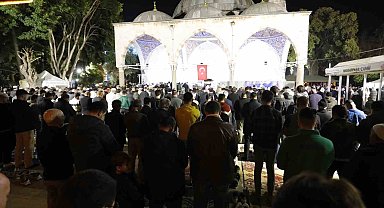 Antalya'da vatandaşlar Kadir Gecesi'nde camileri doldurdu