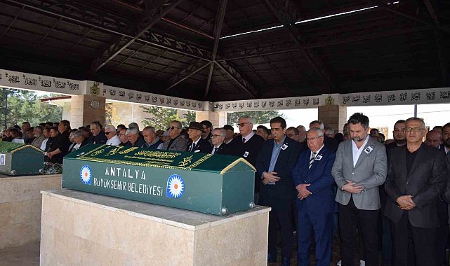 Antalya'nın duayen gazetecilerinden Cengiz Savaşeri son yolculuğuna uğurlandı