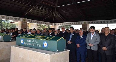 Antalya'nın duayen gazetecilerinden Cengiz Savaşeri son yolculuğuna uğurlandı