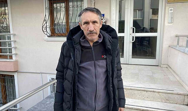 Apartmanın önüne bırakılan ampulleri önce inceledi sonra çaldı