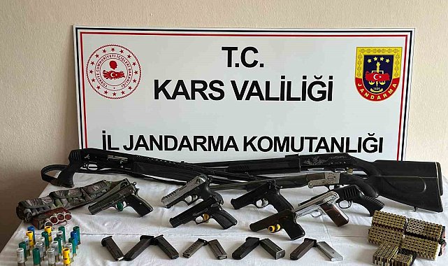 Arpaçay'da çok sayıda silah ve mühimmat ele geçirildi