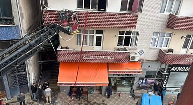 Artvin'de ev yangını: Anne ve 2 çocuğu dumandan etkilendi